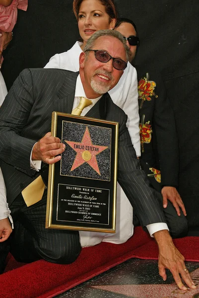 Emilio Estefan honrado con una estrella en el Paseo de la Fama de Hollywood — Foto de Stock