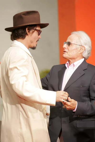 Richard d zanuck mit johnny depp — Stockfoto