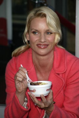 Soğuk taş süthane'nın dondurma pasta sosyal