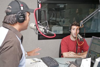 97.1 klsx'ın leo quinones 