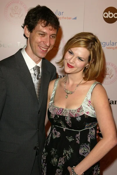 Sara Rue and husband Mischa — Stock Photo, Image