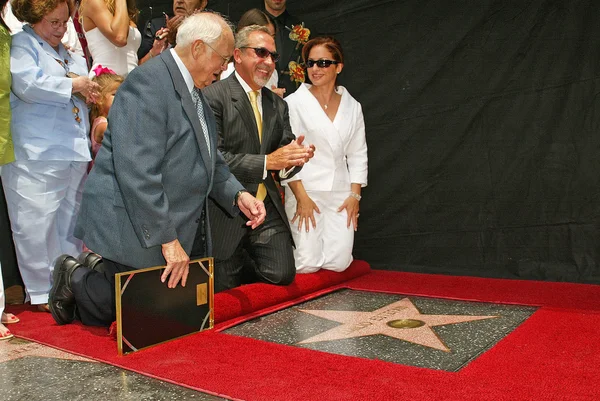 Emilio estefan poctěn s hvězdou na Hollywoodském chodníku slávy — Stock fotografie