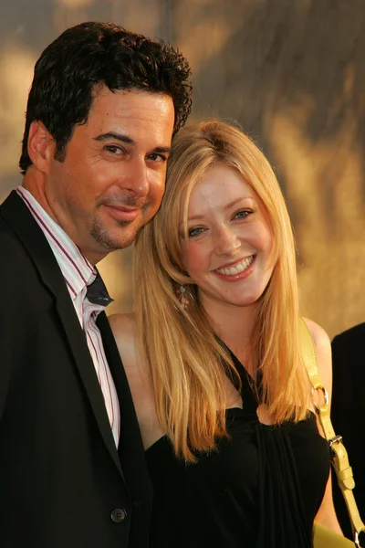 Jonathan Silverman and Jennifer Finnigan — Stock Photo, Image