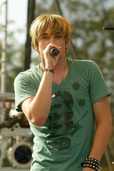 Jesse Mccartney Milton Bradley'nın Twister hamle oyun teşvik etmektedir.