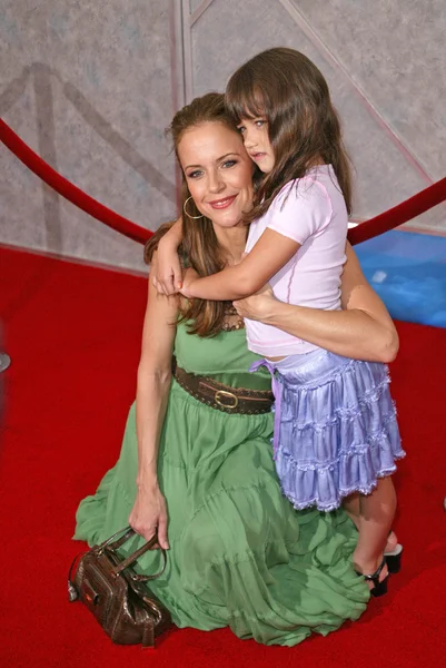 Kelly preston gök yüksek, el capitan, hollywood, ca 07-24-05 dünya galasında