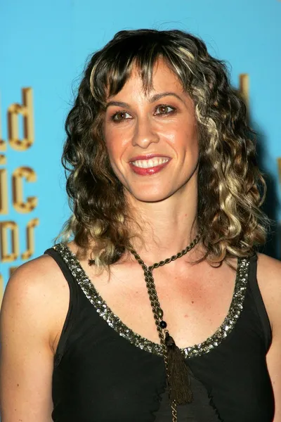 Sångaren alanis morissette vid 2005 world music awards på kodak theatre i hollywood, ca. Augusti 31, 2005 los angeles, ca. — Stockfoto