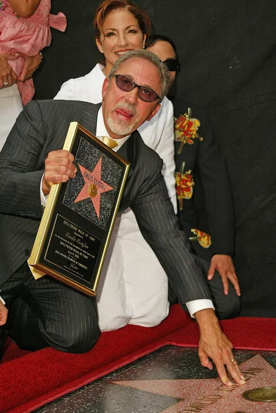 Emilio estefan honorowane z gwiazdą na hollywood walk sławy — Zdjęcie stockowe