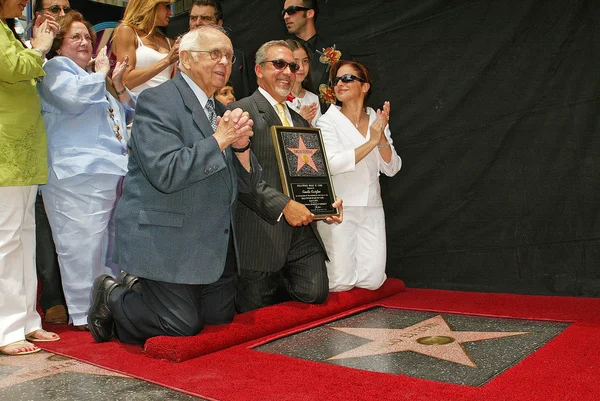 Emilio estefan geëerd met een ster op de hollywood walk van roem — Stockfoto