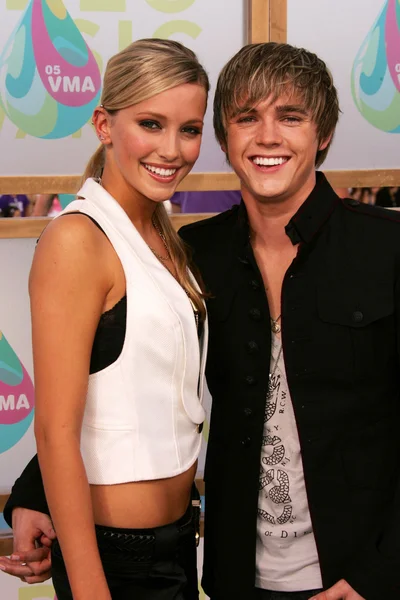 Katie Cassidy and Jesse McCartney arriving at the 2005 MTV Video Music Awards. American Airlines Arena, Miami, FL. 08-28-05. — Stock Photo, Image