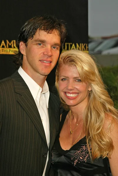 Luc Robaitaille and wife — Stock Photo, Image