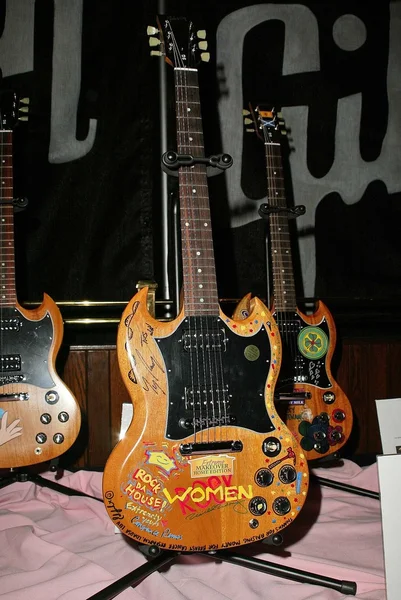 Guitarra decorada personalizada de Ty Pennington — Fotografia de Stock