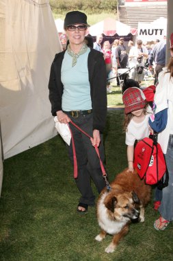 4 yıllık fındık mırıldanmak için