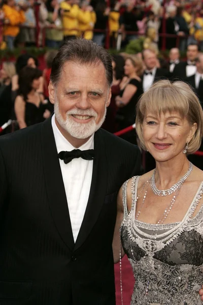 Taylor Hackford y Helen Mirren — Foto de Stock