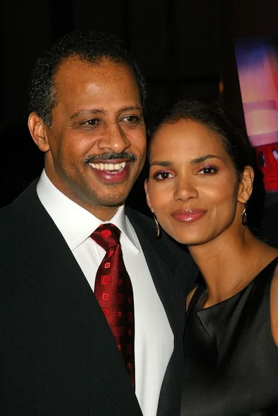 Halle berry i ruben santiago-hudson — Zdjęcie stockowe