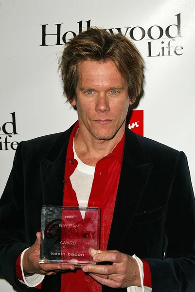 2005 ray-ban visionary award hedrar kevin bacon — Stockfoto