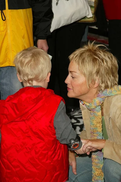 Sharon Stone and son Roan — Stock Photo, Image