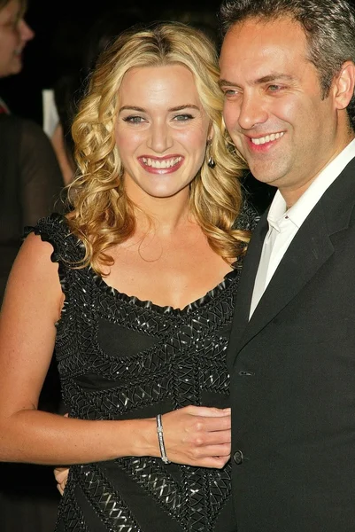 Kate Winslet e il marito Sam Mendes al Finding Neverland Los Angeles Premiere, Academy of Motion Pictures, Beverly Hills, CA 11-11-04 — Foto Stock