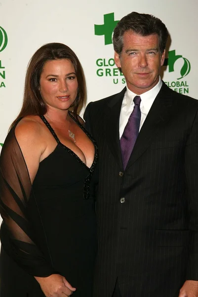 Global Green USA Awards Annonce. Keely Shae Smith et Pierce Brosnan — Photo