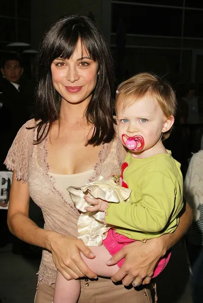 Catherine Bell and daughter Gemma — Stock Photo, Image