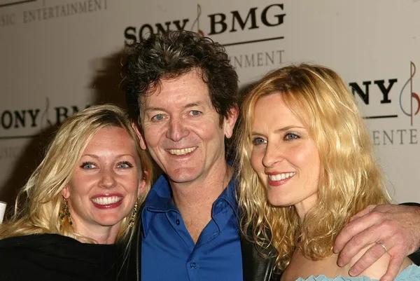 Rodney crowell met familie — Stockfoto