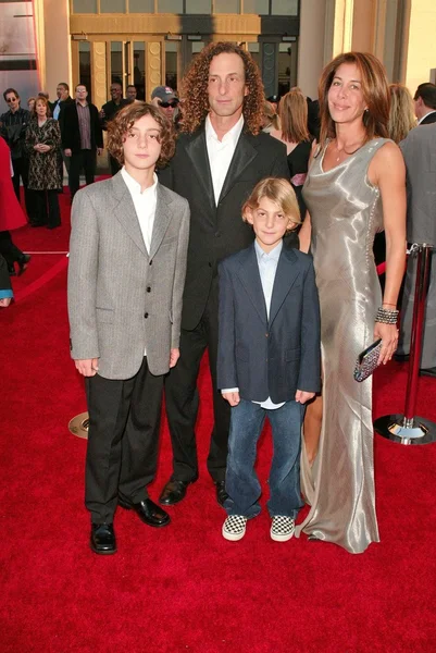 Kenny G en el 32º Annual American Music Awards - Arrivals, Shrine Auditorium, Los Angeles, CA 11-14-04 — Foto de Stock