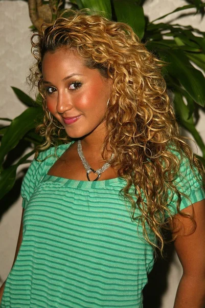 Adrienna bailon. Draai schoonheid binnen uit conferentie — Stockfoto