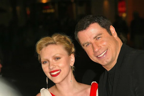 Scarlett Johansson and John Travolta — Stock Photo, Image