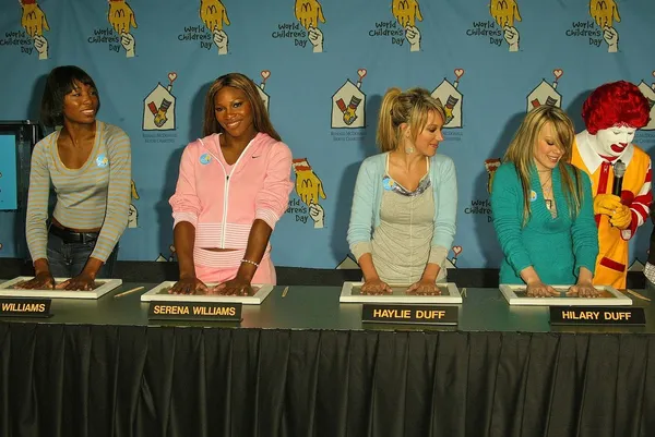 Serena Williams, Venus Williams, Haylie Duff, Hilary Duff et Clay Aiken — Photo