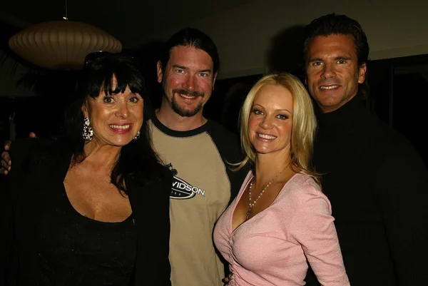 Sandra Costa, Terry Moore, Barbara Moore and Lorenzo Lamas — Stock Photo, Image