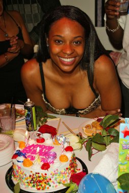 kena Zakia'nın doğum günü ve web sitesi denize indirmek eğlenti