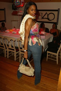 kena Zakia'nın doğum günü ve web sitesi denize indirmek eğlenti