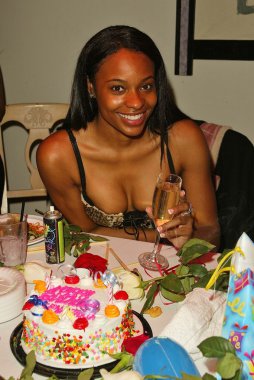 kena Zakia'nın doğum günü ve web sitesi denize indirmek eğlenti