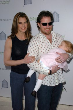 3 yıllık stuart house sadaka parası