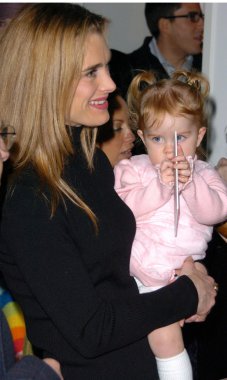 yeni bir başlangıç 4 yıllık sanat satış ve Sergi ev sahipliği yapıyor