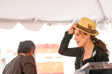 sandra bullock hollywood Şöhret Kaldırımı'nda bir yıldız ile onur