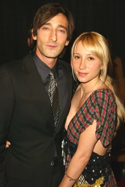 Adrien brody en datum op de 2005 palm springs international filmfestival awards, het conferentiecentrum palm springs, palm springs, ca 01-08-05 — Stockfoto