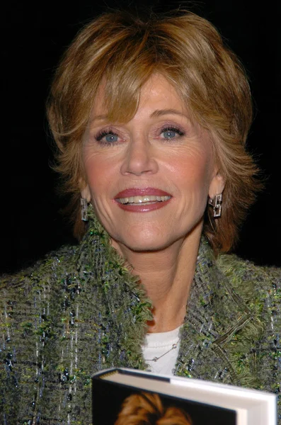 Jane Fonda firma su libro "Mi vida hasta ahora " — Foto de Stock