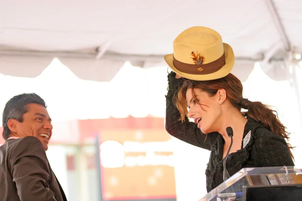 Sandra Bullock mit Stern auf dem Hollywood Walk of Fame geehrt — Stockfoto