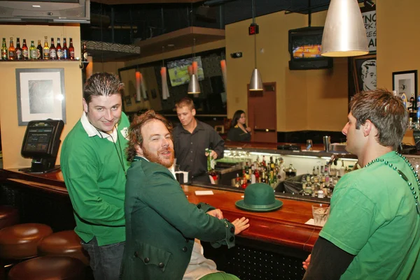 Evrensel citywalk St patrick's günü pub tarama — Stok fotoğraf