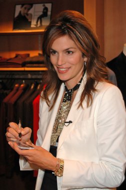 Cindy Crawford Promotes The Visa Signature Card