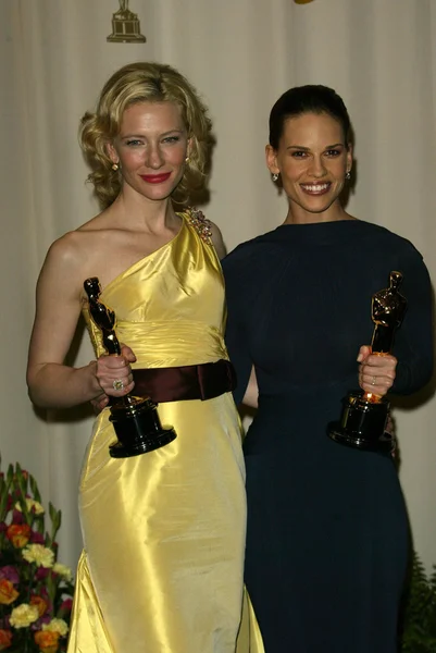 Cate Blanchett and Hilary Swank — Stock Photo, Image