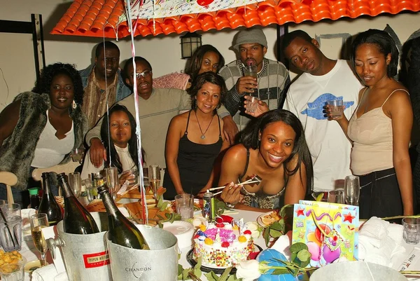 Kena zakia Geburtstag und Website-Launch-Party — Stockfoto