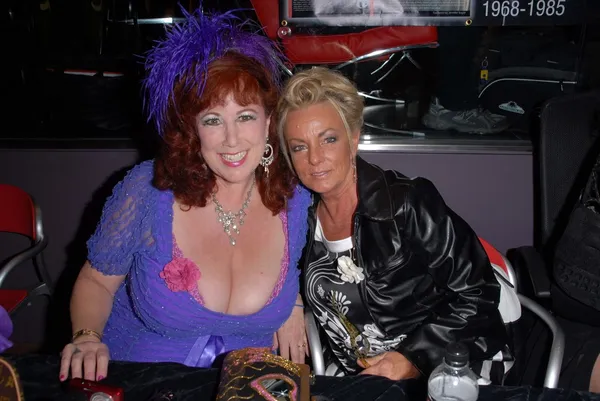 Annie Saupoudrer, Rhonda Jo Petty — Photo