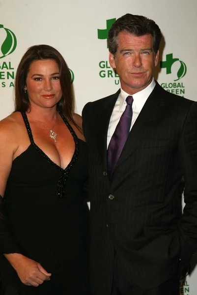 Global Green USA Awards Annonce. Keely Shae Smith et Pierce Brosnan — Photo
