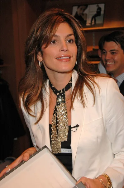 Cindy Crawford Promotes The Visa Signature Card — Zdjęcie stockowe