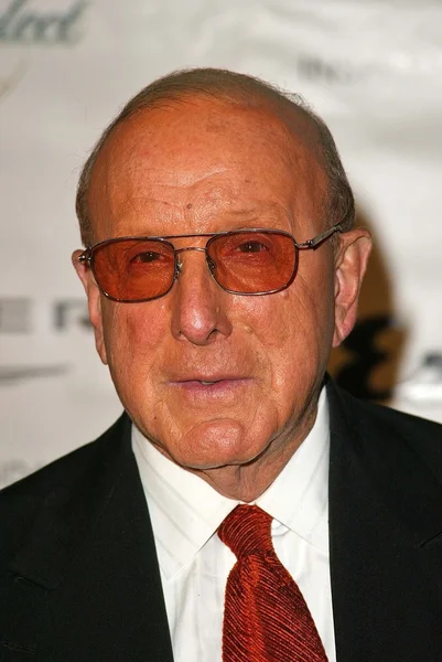 Clive davis värdar ett firande av american music awards — Stockfoto