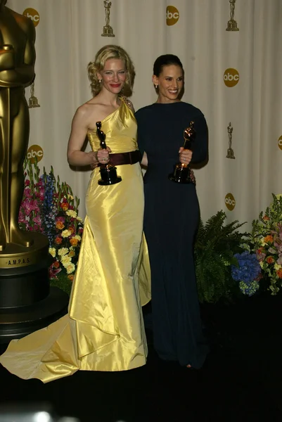 Cate Blanchett and Hilary Swank — Stock Photo, Image