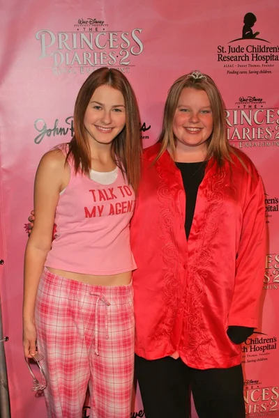 Scout Taylor Compton and Kallie Flynn Childress — Stock Photo, Image