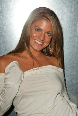 entrika için spokemodel olarak ilan bridgetta tomarchio