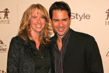 InStyle dergisi & aol hollygrove yararına online açık artırma ev sahipliği